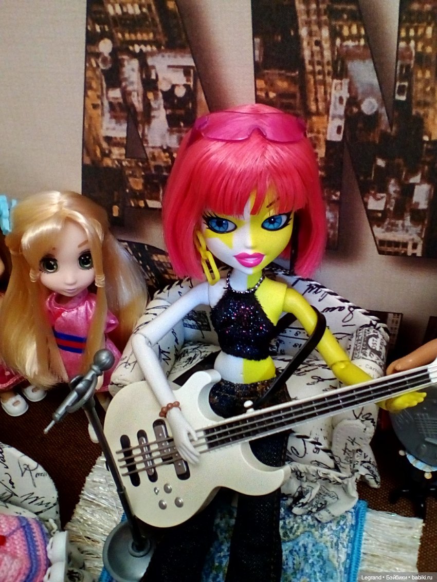 Новый аутфит Эрмелин: аутфит L.U.V. на Bratzillaz | Бэйбики Новый аутфит Эрмелин: аутфит L.U.V. на Bratzillaz (фото 3)