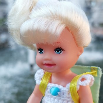 Лурения - Петербург: Камилла у фонтана