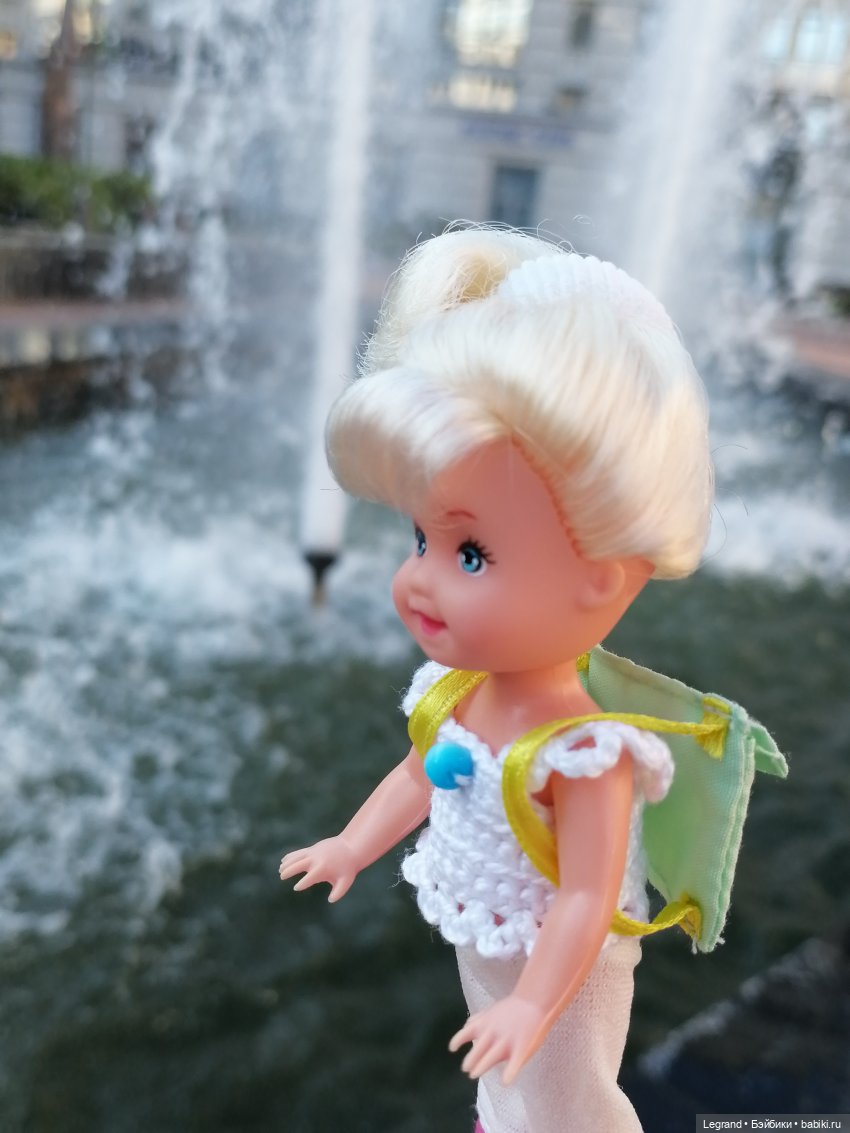 Лурения - Петербург: Камилла у фонтана