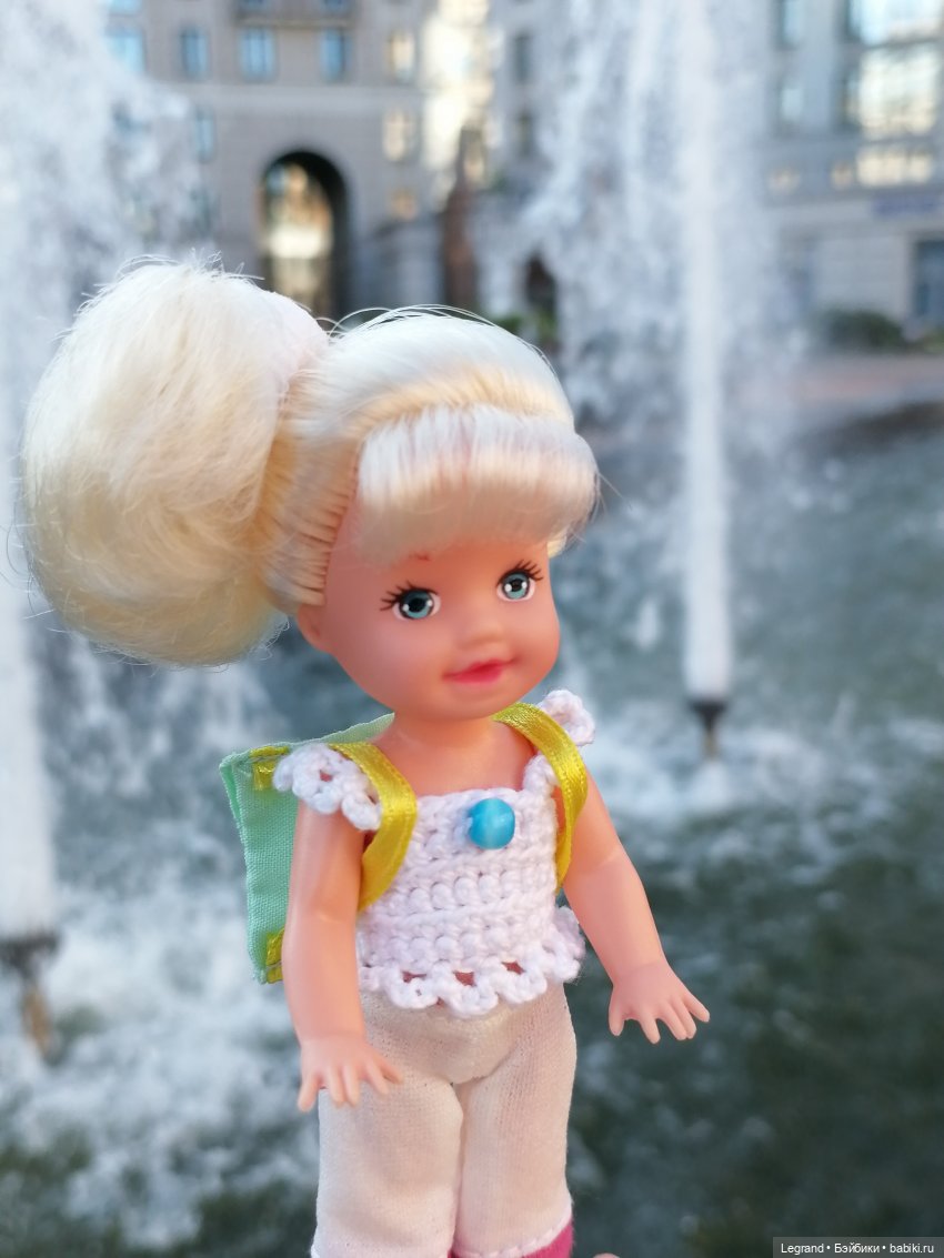 Лурения - Петербург: Камилла у фонтана