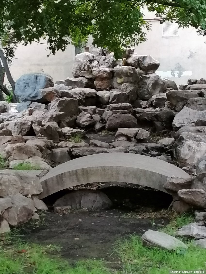 Санкт-Петербург: прогулка с Нектарином - Сад дружбы на Литейном