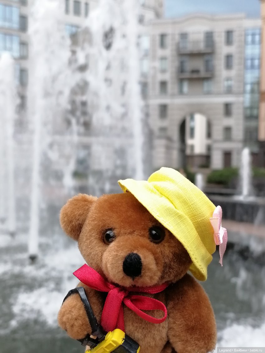 Санкт-Петербург: Мишель и фонтаны в Парадном