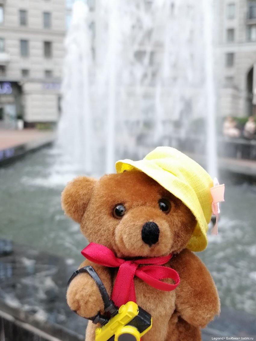 Санкт-Петербург: Мишель и фонтаны в Парадном