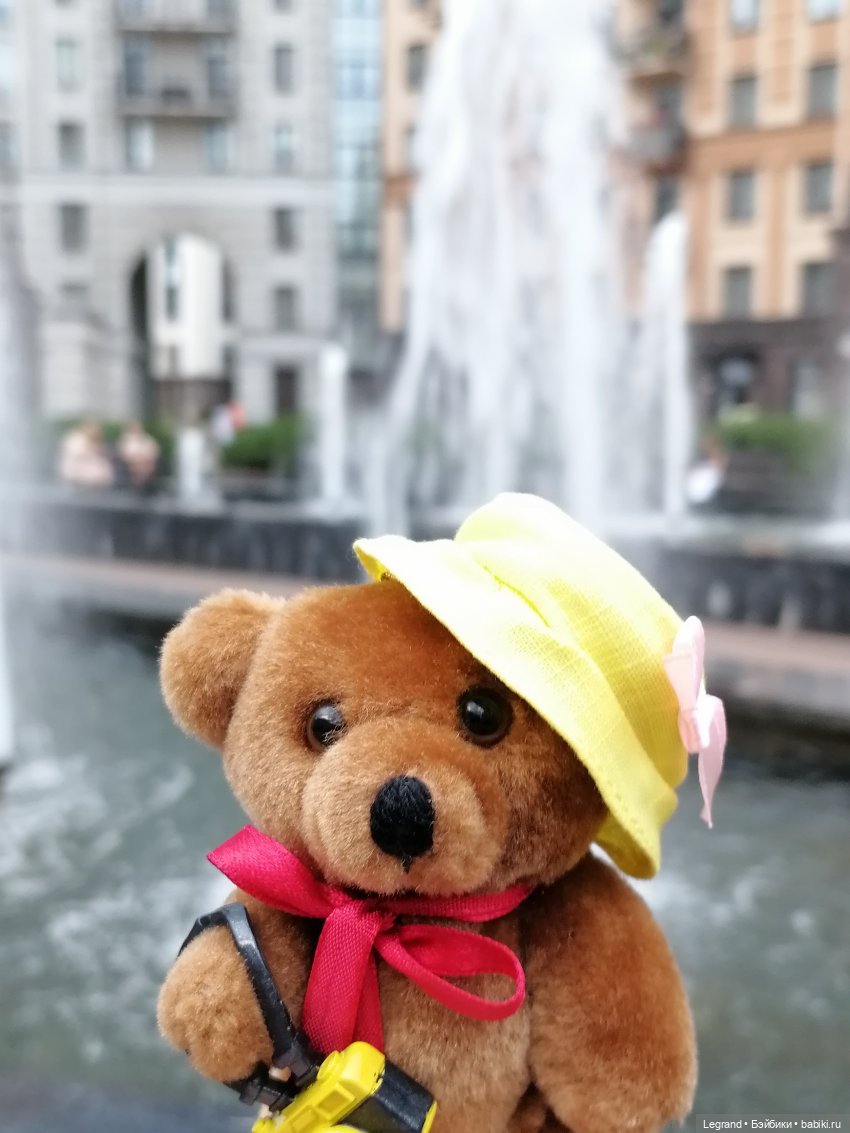 Санкт-Петербург: Мишель и фонтаны в Парадном