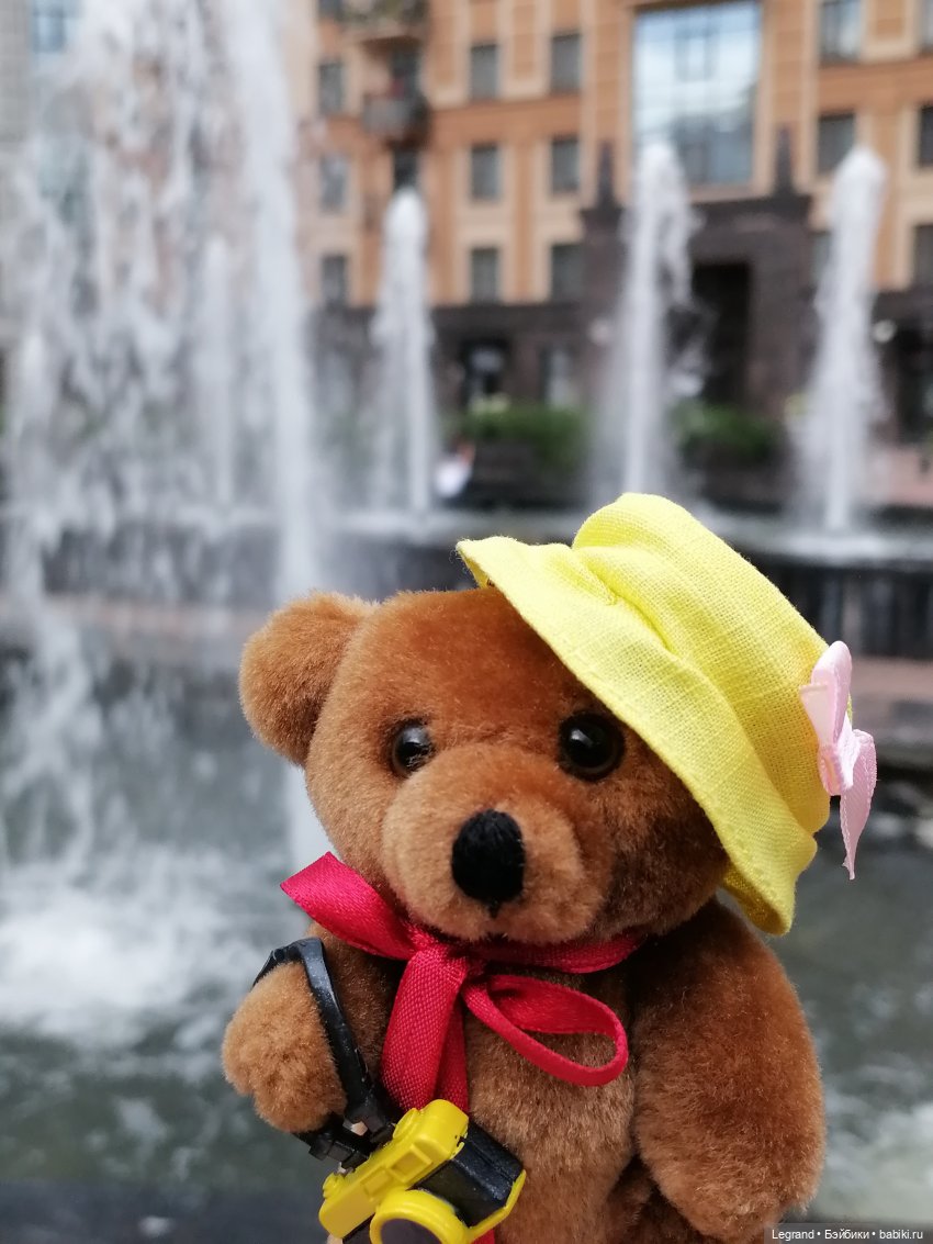 Санкт-Петербург: Мишель и фонтаны в Парадном