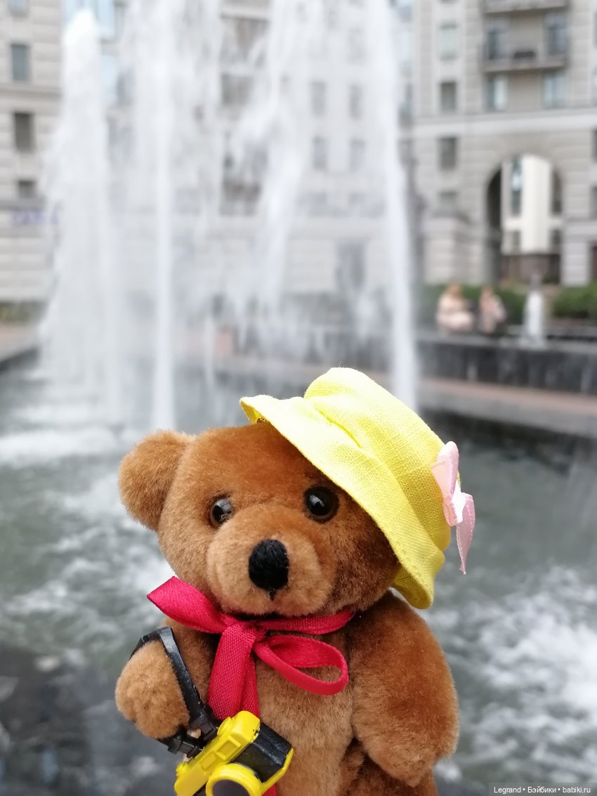 Санкт-Петербург: Мишель и фонтаны в Парадном