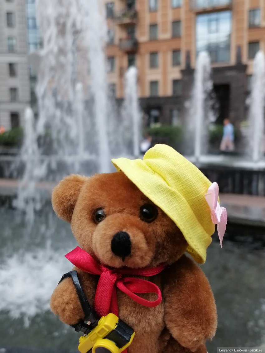 Санкт-Петербург: Мишель и фонтаны в Парадном