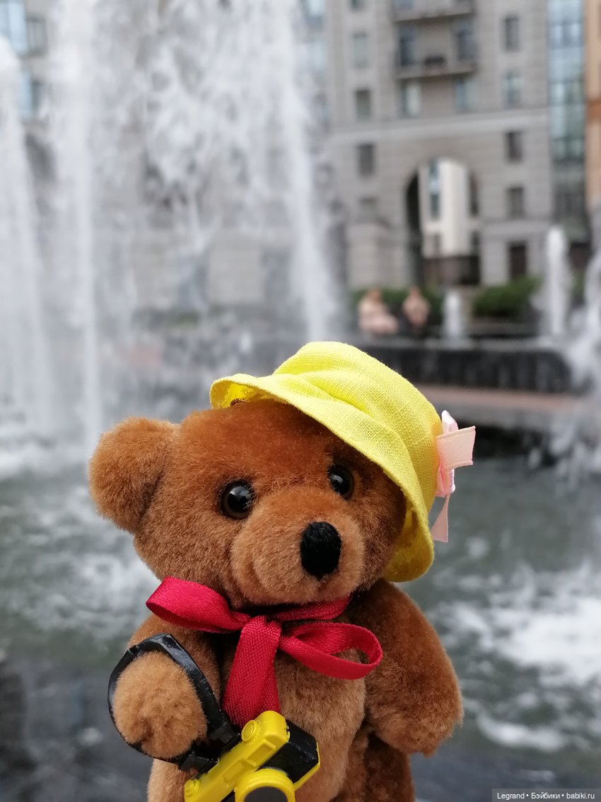 Санкт-Петербург: Мишель и фонтаны в Парадном