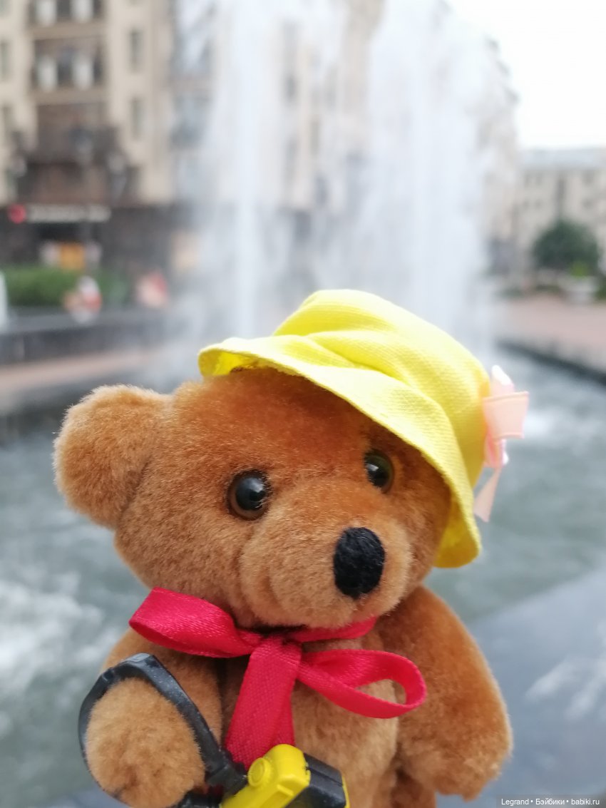 Санкт-Петербург: Мишель и фонтаны в Парадном