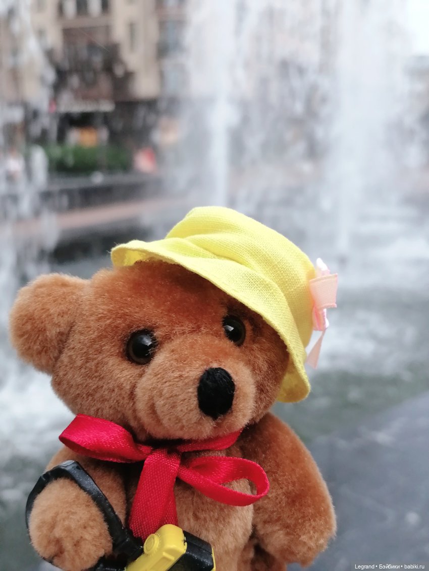 Санкт-Петербург: Мишель и фонтаны в Парадном