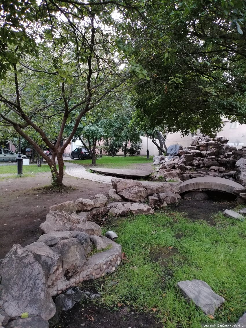 Санкт-Петербург: прогулка с Нектарином - Сад дружбы на Литейном