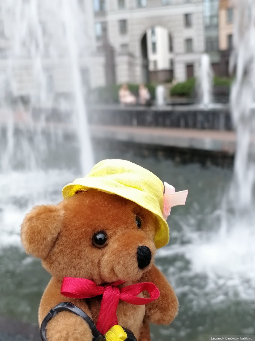 Санкт-Петербург: Мишель и фонтаны в Парадном