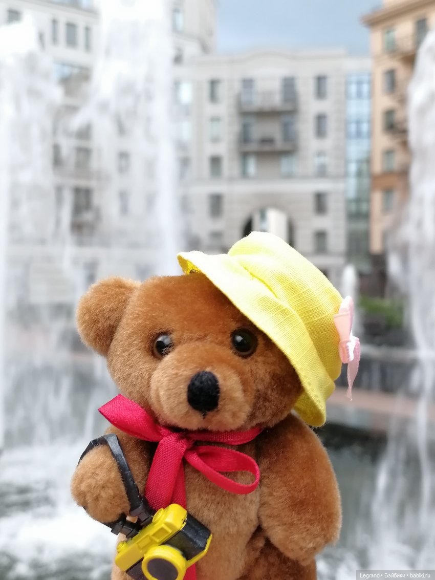 Санкт-Петербург: Мишель и фонтаны в Парадном