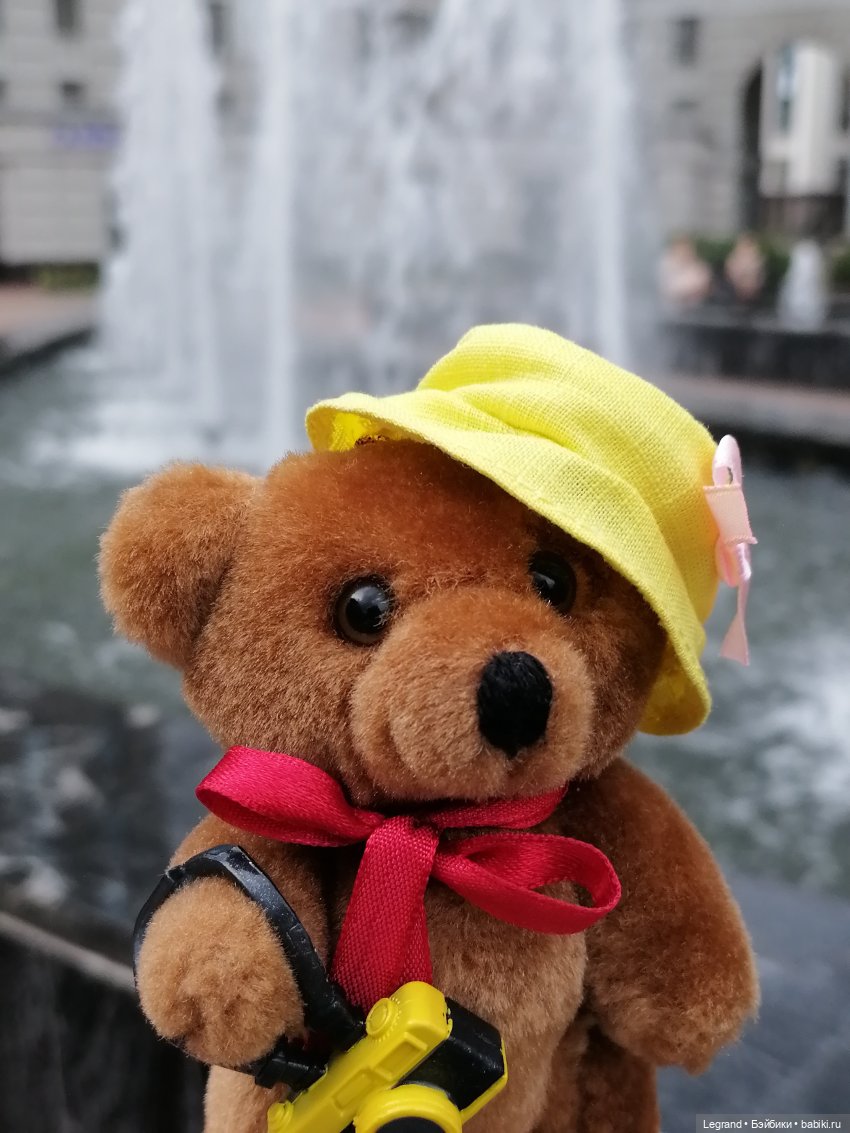 Санкт-Петербург: Мишель и фонтаны в Парадном (фото 9)