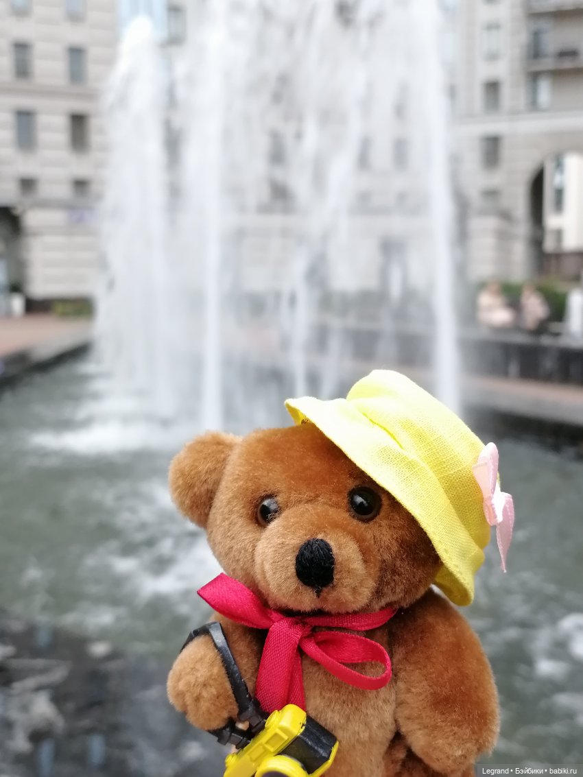 Санкт-Петербург: Мишель и фонтаны в Парадном