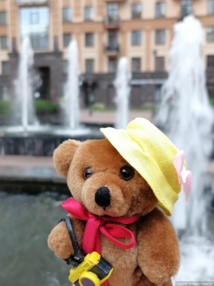 Санкт-Петербург: Мишель и фонтаны в Парадном