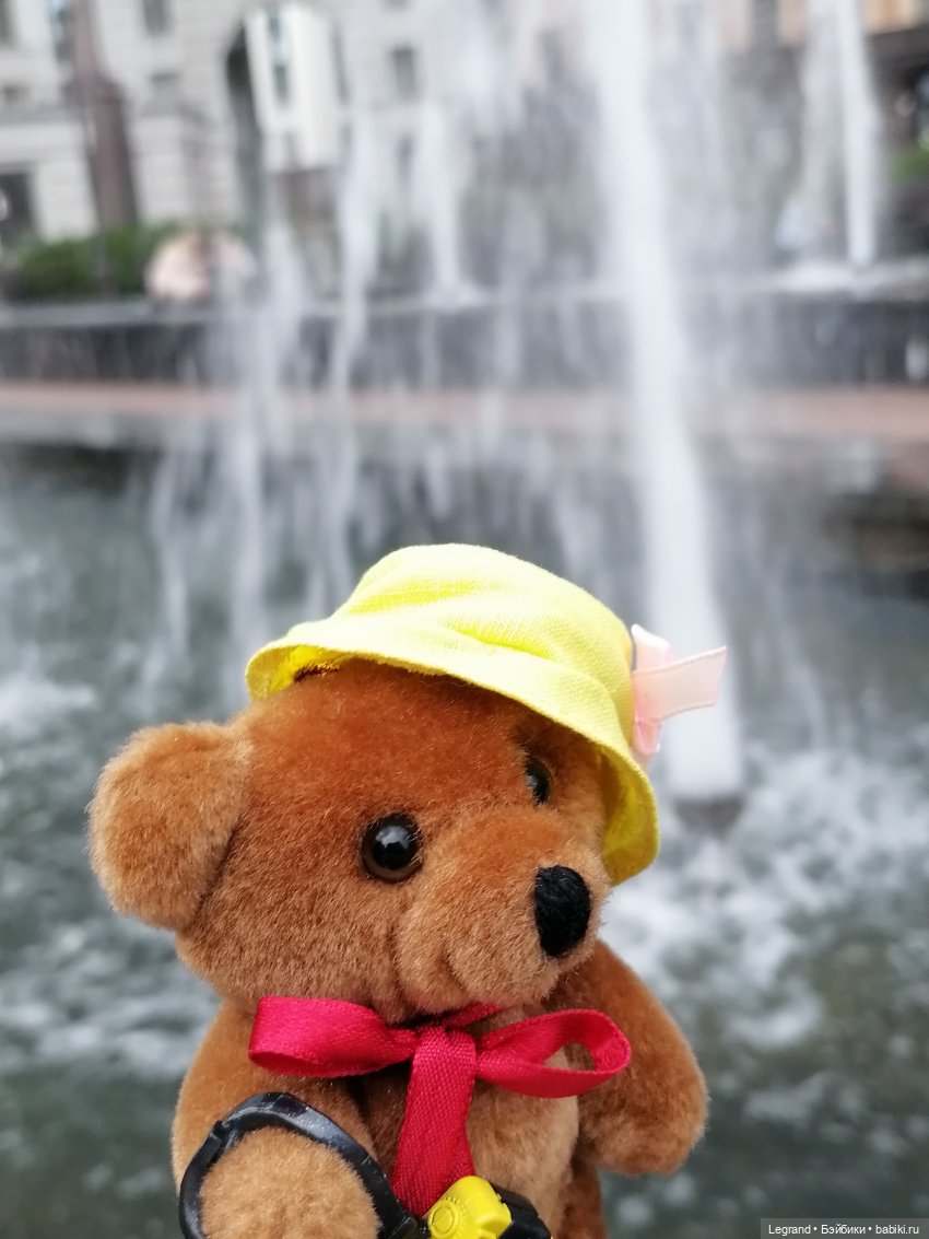 Санкт-Петербург: Мишель и фонтаны в Парадном