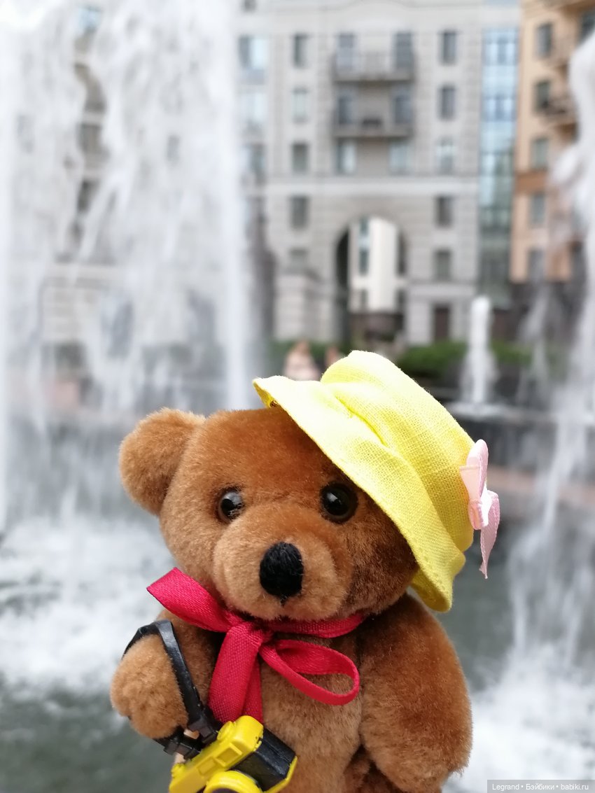 Санкт-Петербург: Мишель и фонтаны в Парадном