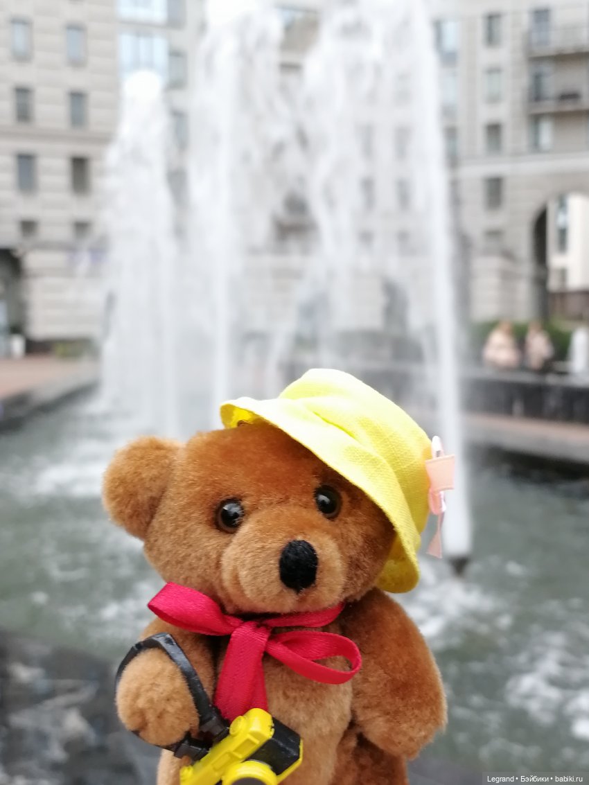 Санкт-Петербург: Мишель и фонтаны в Парадном