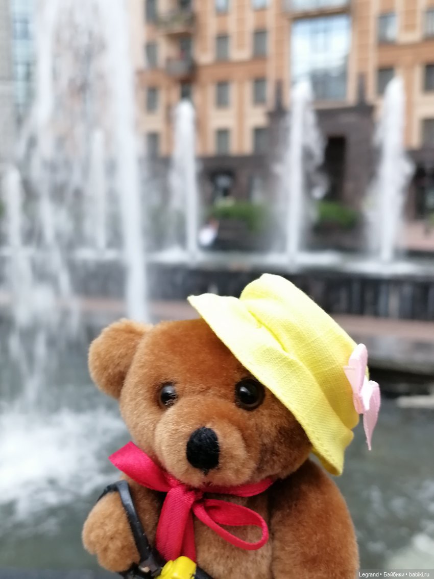 Санкт-Петербург: Мишель и фонтаны в Парадном