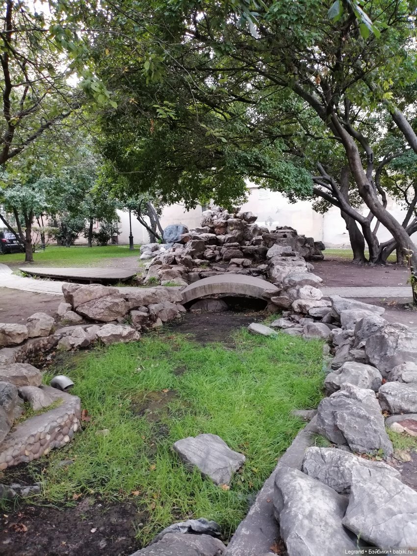 Санкт-Петербург: прогулка с Нектарином - Сад дружбы на Литейном