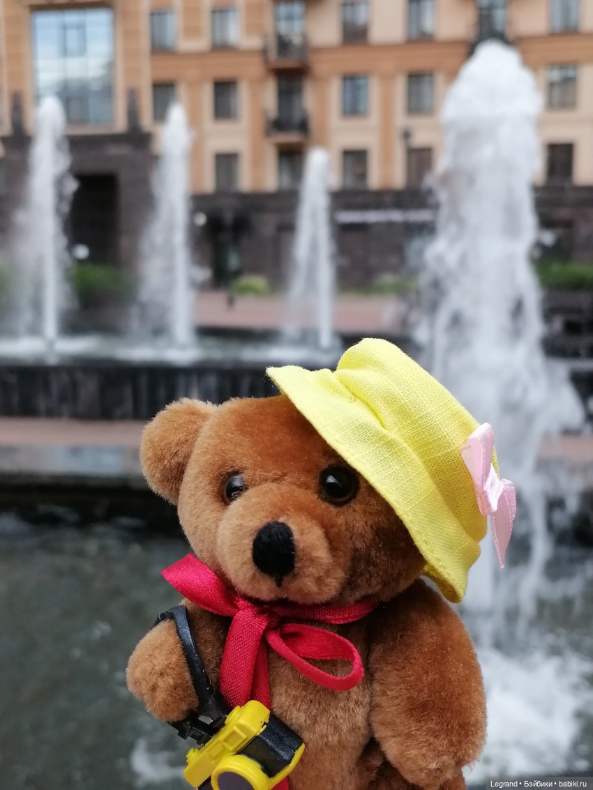 Санкт-Петербург: Мишель и фонтаны в Парадном