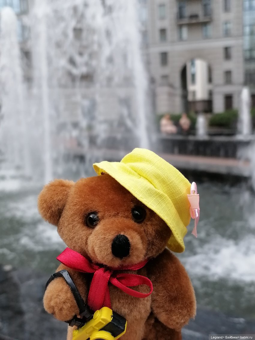 Санкт-Петербург: Мишель и фонтаны в Парадном