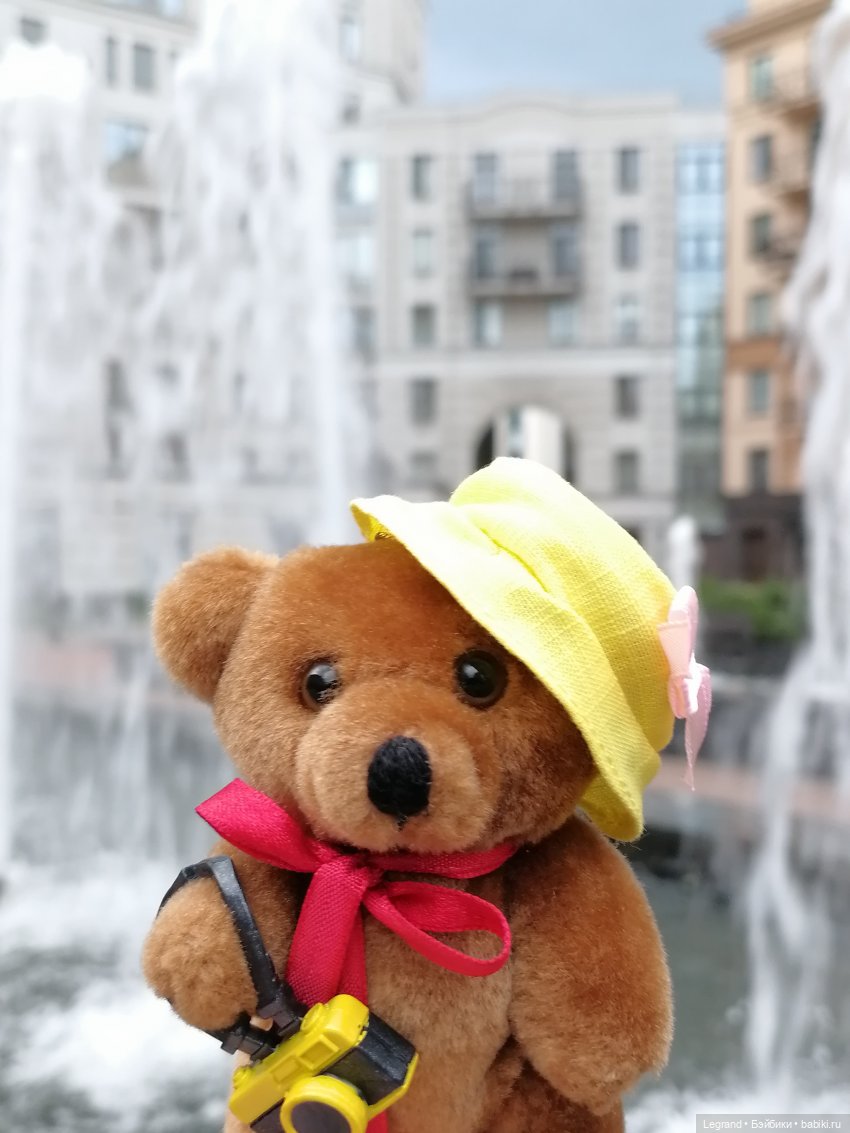 Санкт-Петербург: Мишель и фонтаны в Парадном