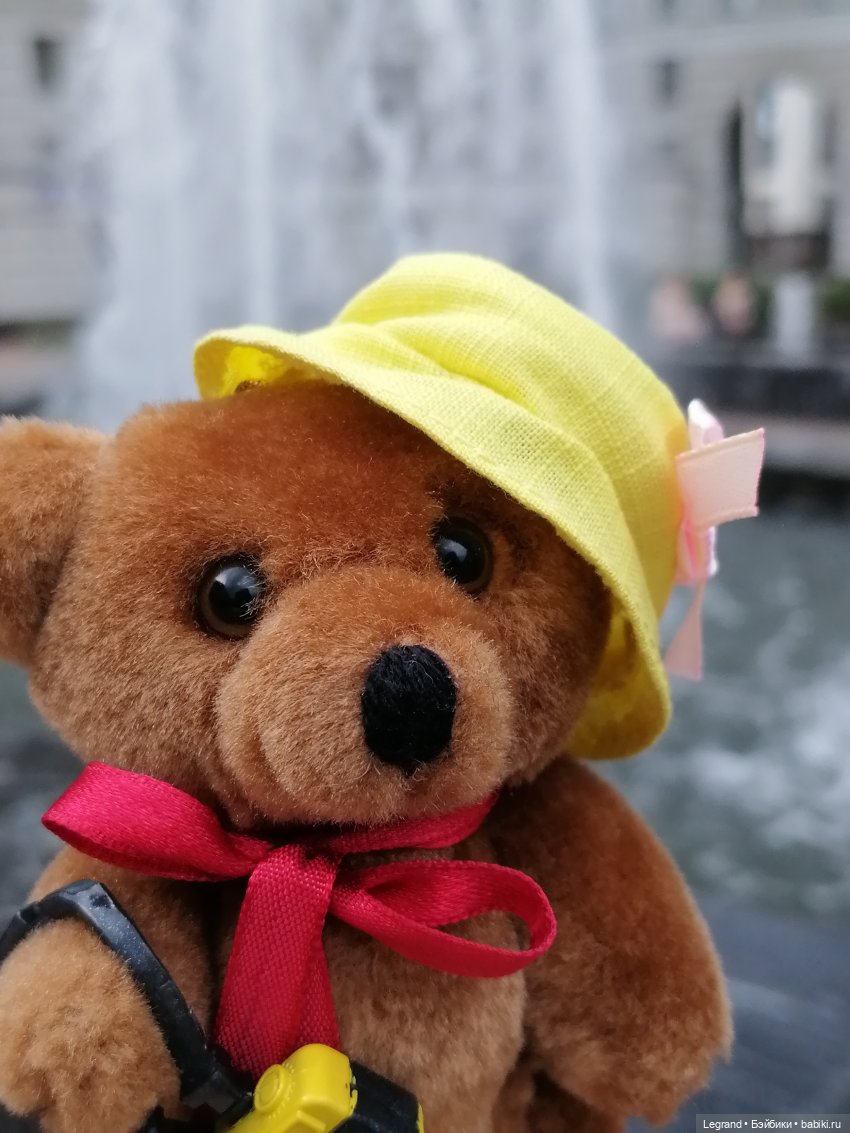 Санкт-Петербург: Мишель и фонтаны в Парадном (фото 10)