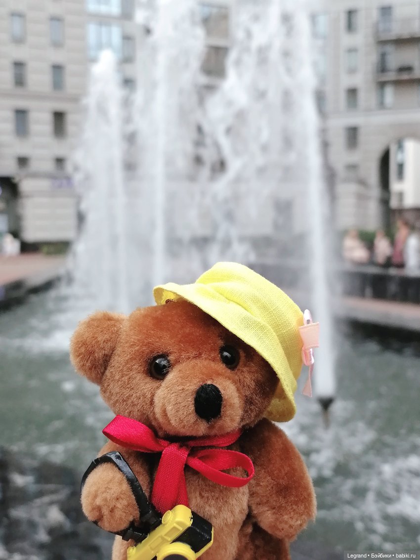 Санкт-Петербург: Мишель и фонтаны в Парадном