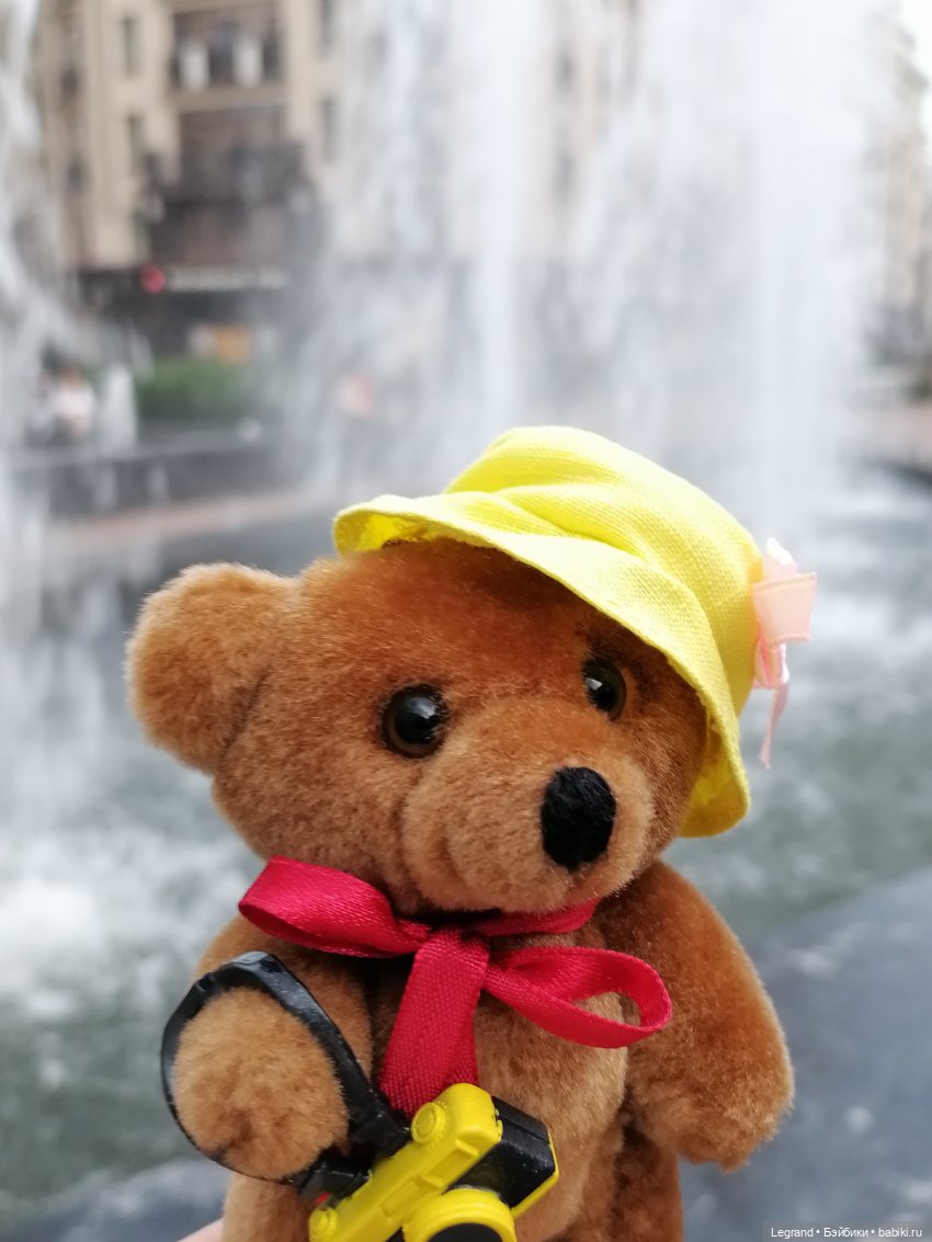 Санкт-Петербург: Мишель и фонтаны в Парадном