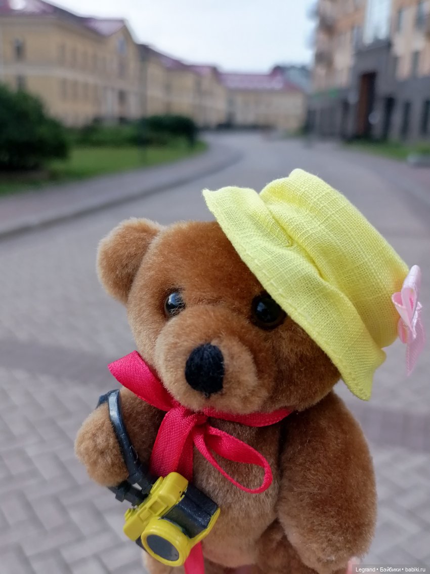 Санкт-Петербург: Мишель и фонтаны в Парадном