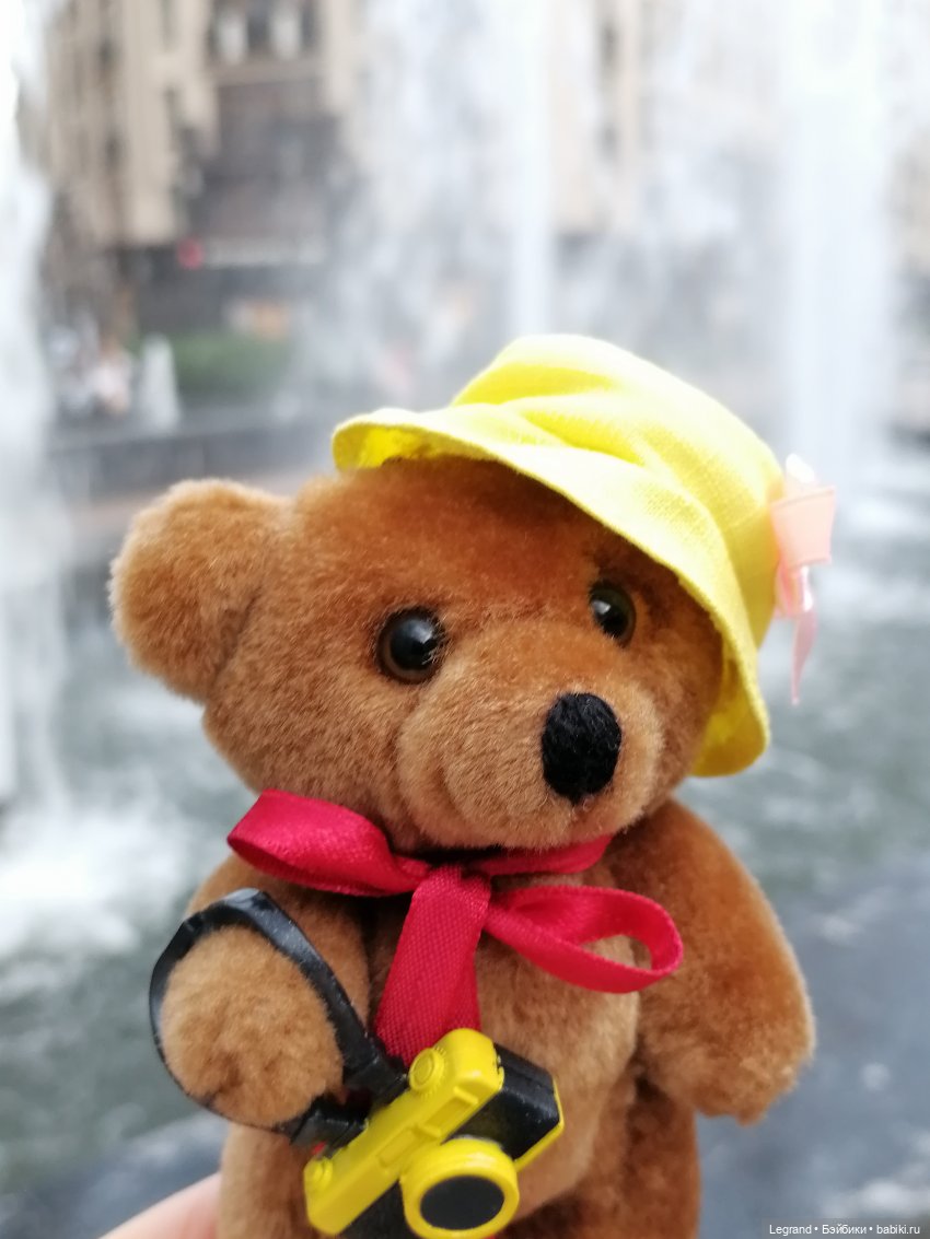 Санкт-Петербург: Мишель и фонтаны в Парадном