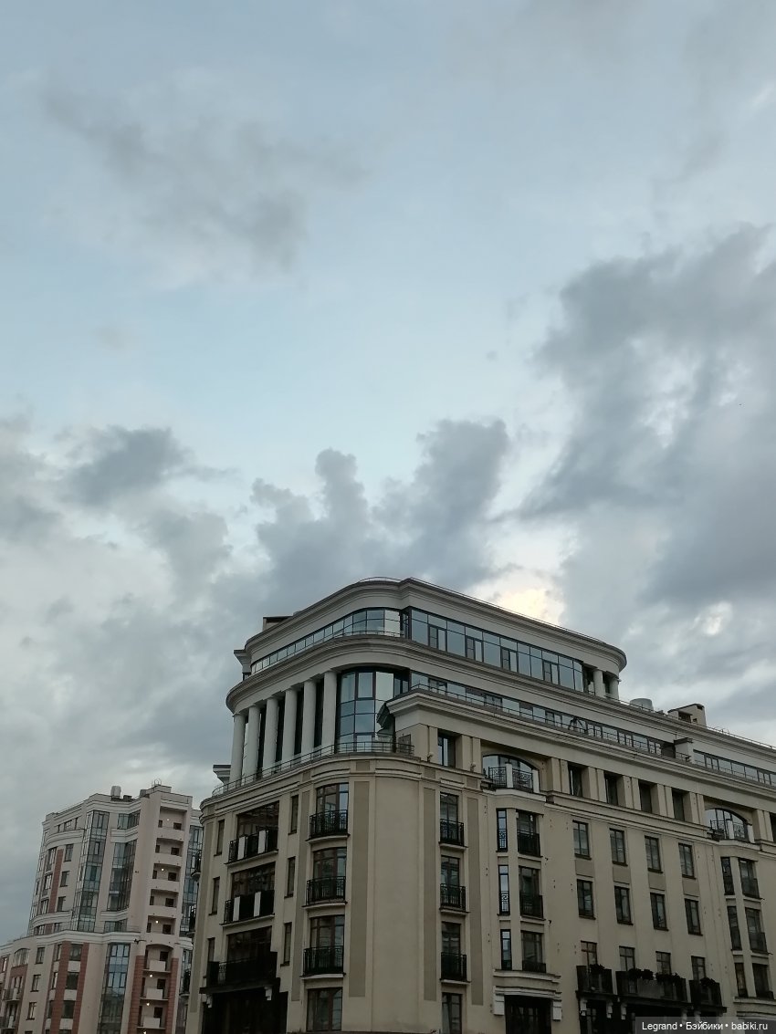 Санкт-Петербург: Мишель и фонтаны в Парадном