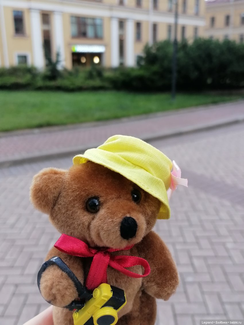 Санкт-Петербург: Мишель и фонтаны в Парадном