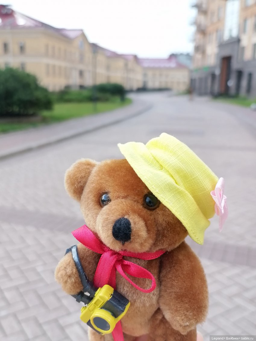 Санкт-Петербург: Мишель и фонтаны в Парадном