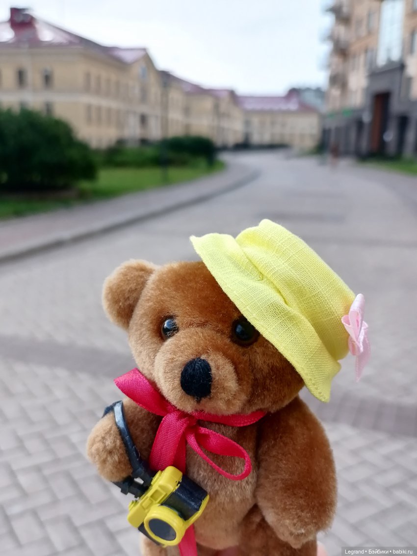 Санкт-Петербург: Мишель и фонтаны в Парадном