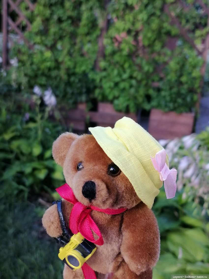 Из жизни моих мишек: Мишель во внутреннем дворе особняка И.К. Мясникова