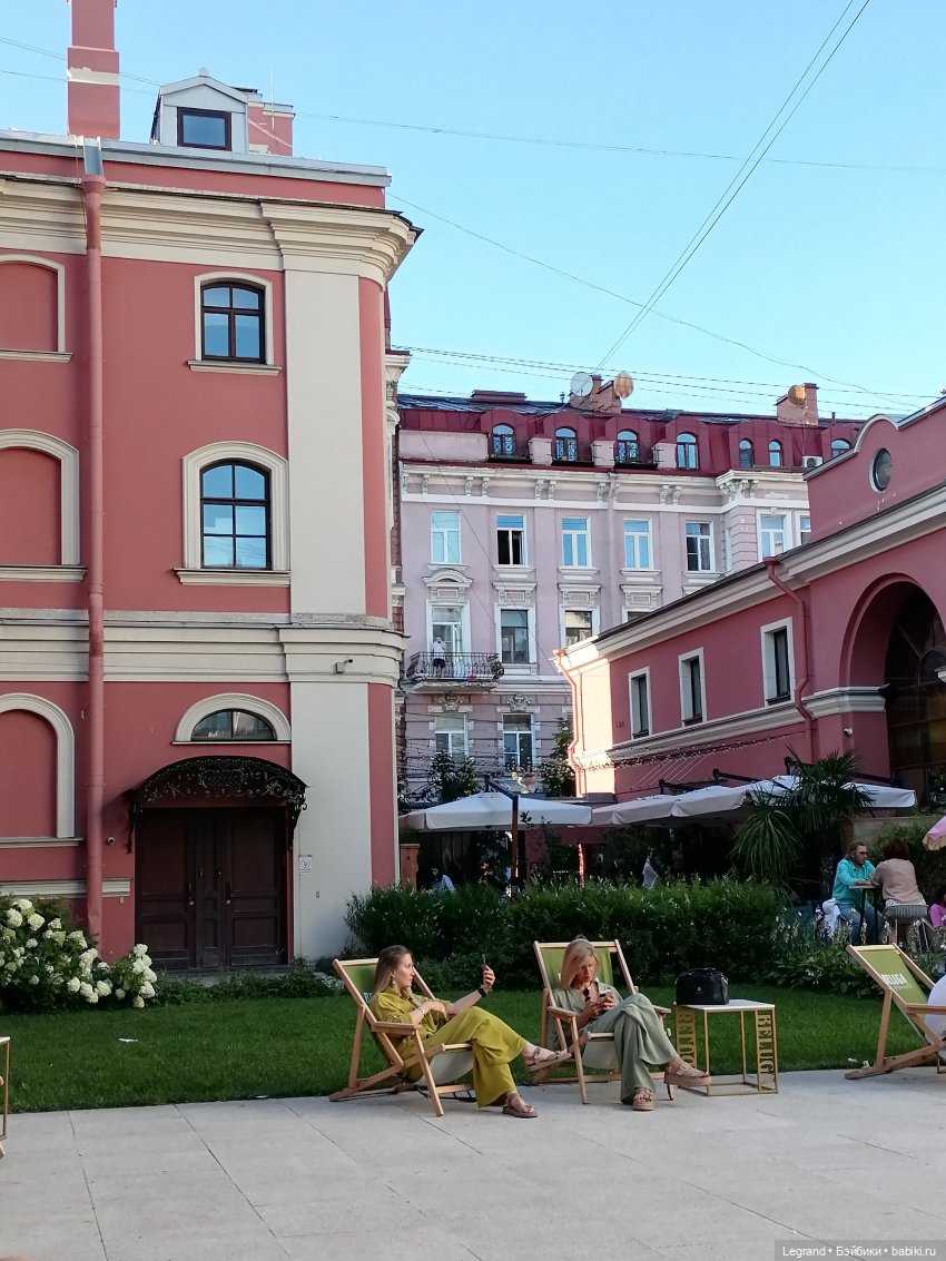 Из жизни моих мишек: Мишель во внутреннем дворе особняка И.К. Мясникова (фото 9)