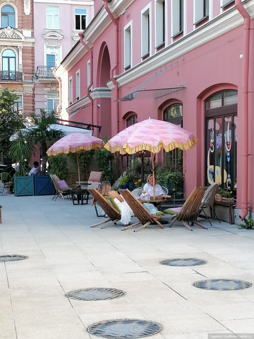 Из жизни моих мишек: Мишель во дворе особняка И.К. Мясникова - пальмы