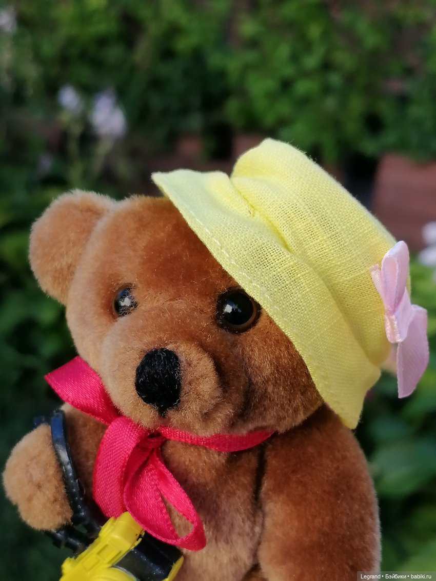 Из жизни моих мишек: Мишель во внутреннем дворе особняка И.К. Мясникова