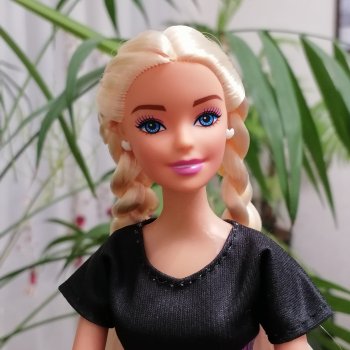 Они сами пишут свои истории: Неожиданная новенькая