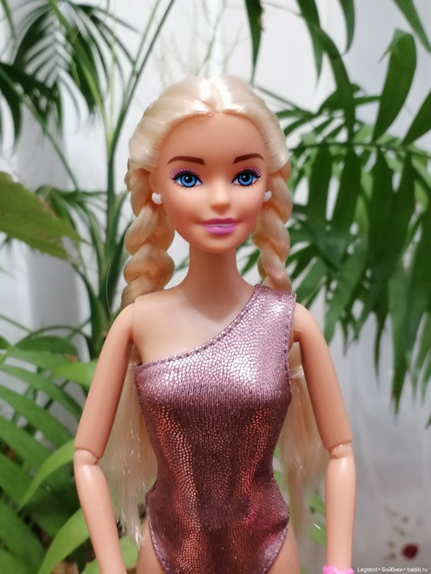 Шебнем в платье от Elenpriv и в новом купальнике