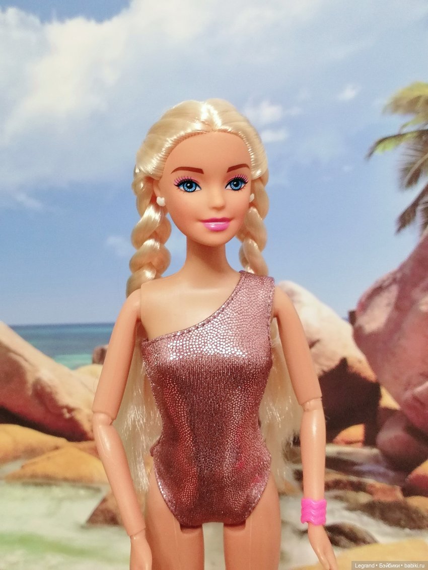 Шебнем в платье от Elenpriv и в новом купальнике