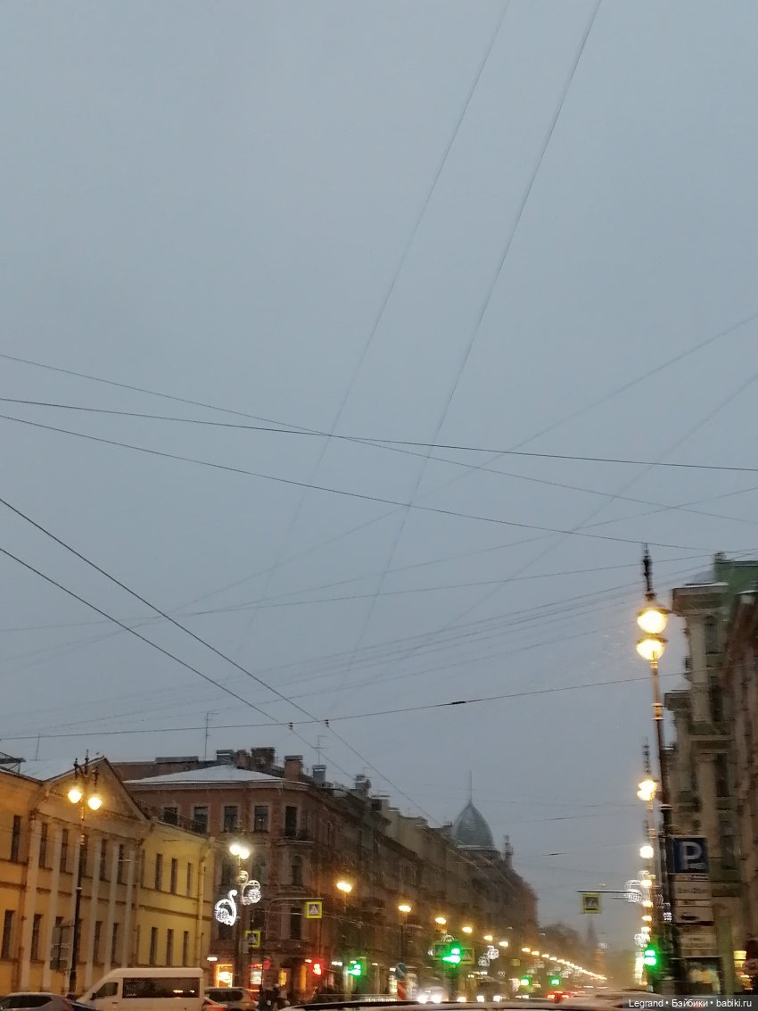 Заснеженный Санкт-Петербург: прогулка с винтажной белкой