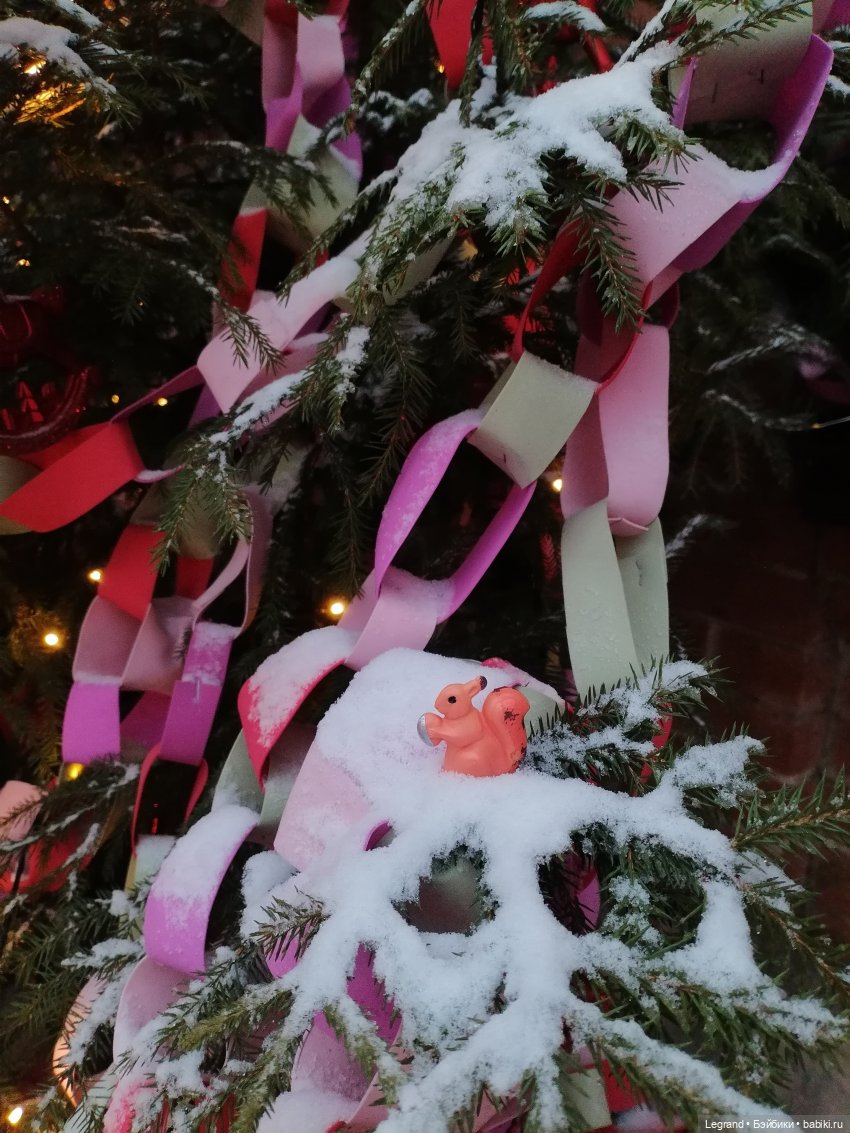 Заснеженный Санкт-Петербург: прогулка с винтажной белкой