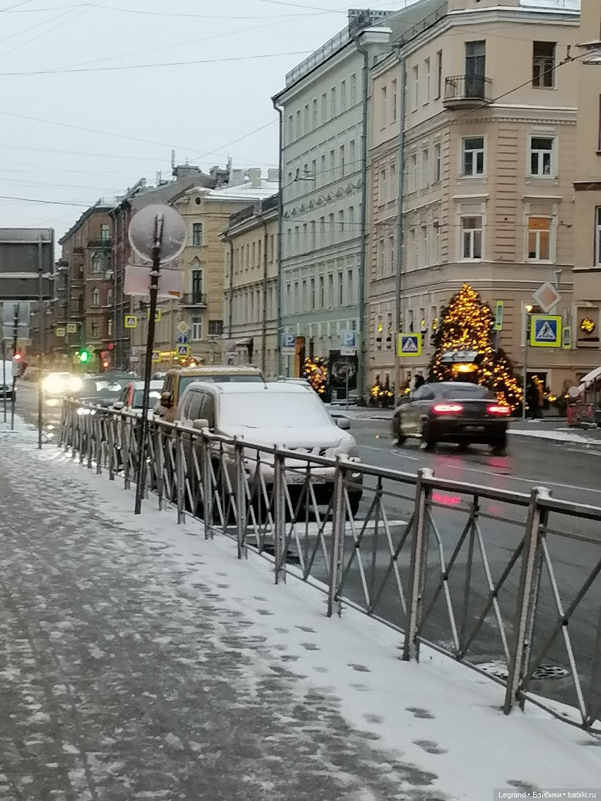 Заснеженный Санкт-Петербург: прогулка с винтажной белкой