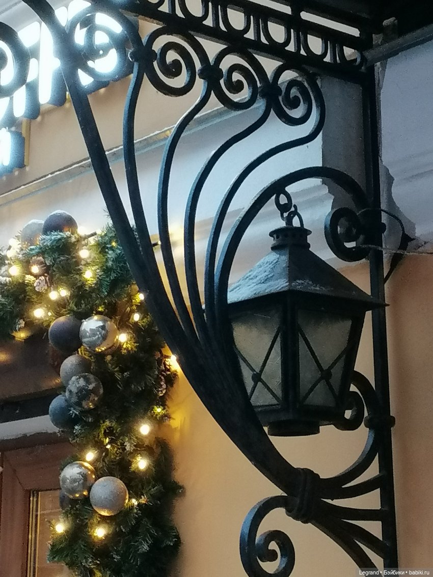 Заснеженный Санкт-Петербург: прогулка с винтажной белкой