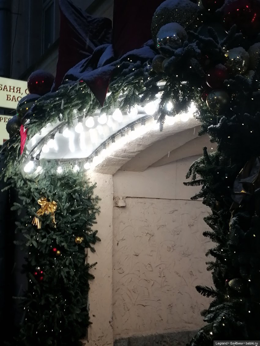 Заснеженный Санкт-Петербург: прогулка с винтажной белкой