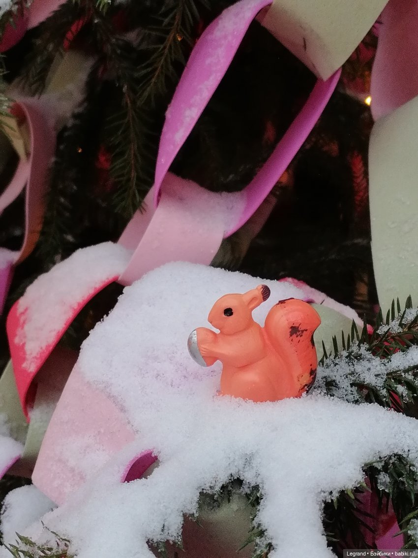 Заснеженный Санкт-Петербург: прогулка с винтажной белкой